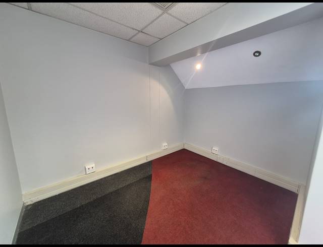 325M² OFFICE TO LET IN WOODMEAD
